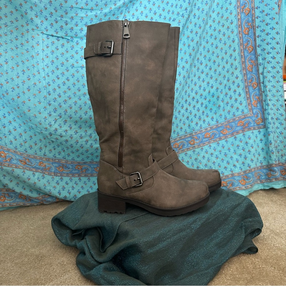 Vegan Nubuck talk boots.